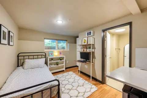 4743 21st Ave NE #401, Seattle, WA 98105