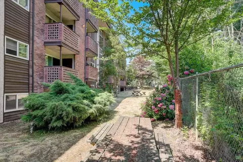 818 NE 106th St #A106, Seattle, WA 98125