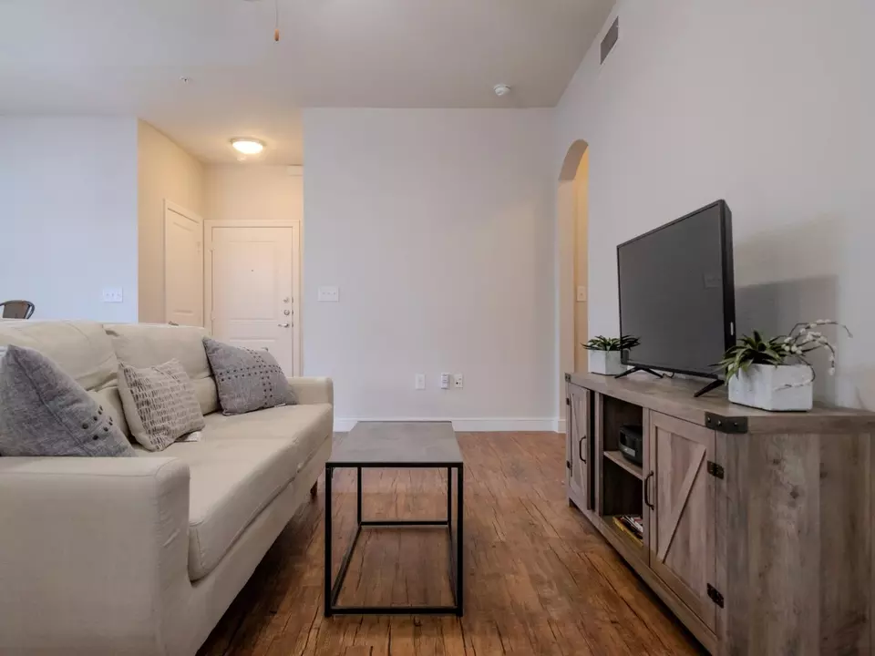  501 E Oltorf St #208, Austin, TX 78704 photo 4