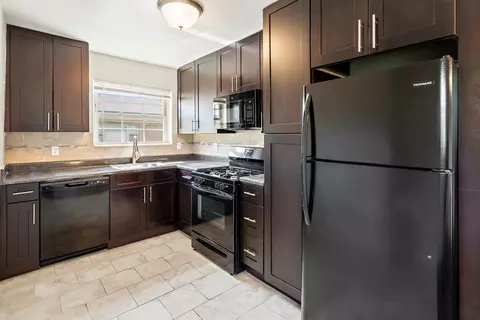 1 Pikeview Ln #051, Woodbridge, NJ 07095