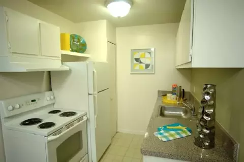 20555 Motor Dr #8-B4, Detroit, MI 48235