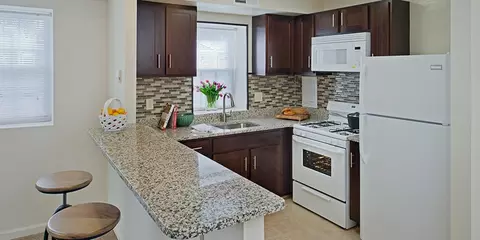 7779 New York Ln #L, Glen Burnie, MD 21061