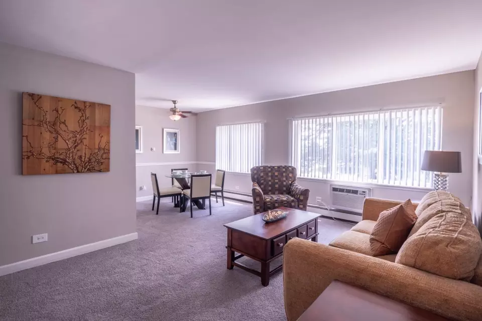  325 Ramblewood Dr #04-102, Glen Ellyn, IL 60137 photo 2