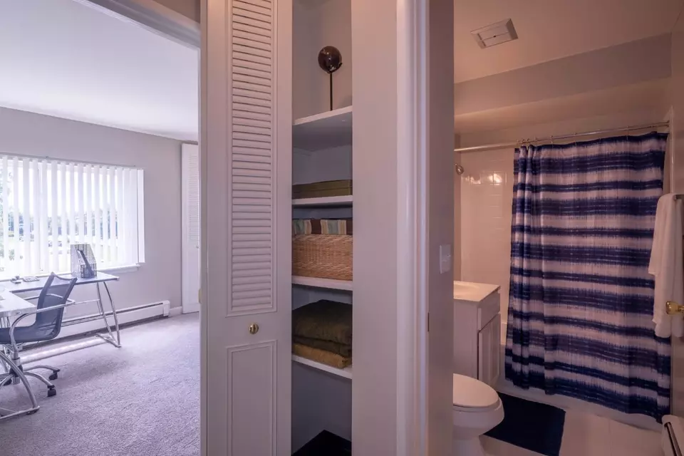  325 Ramblewood Dr #04-102, Glen Ellyn, IL 60137 photo 7