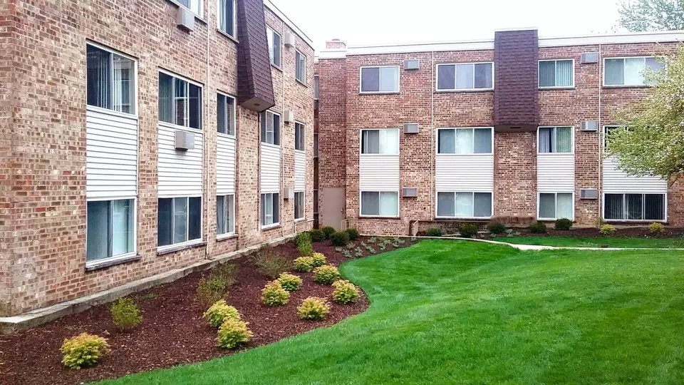  325 Ramblewood Dr #04-102, Glen Ellyn, IL 60137 photo 11