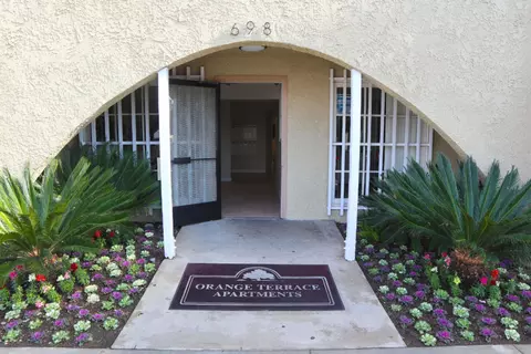 698 Orange Ave, Long Beach, CA 90802 photo 4