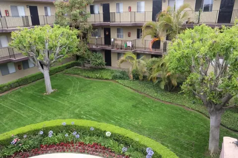 698 Orange Ave, Long Beach, CA 90802 photo 3