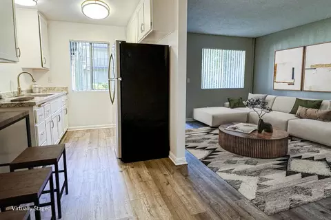 698 Orange Ave, Long Beach, CA 90802 photo 11