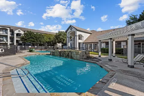 745 W Hidden Creek Pkwy #203, Burleson, TX 76028