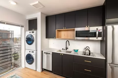 7006 Greenwood Ave N #302, Seattle, WA 98103