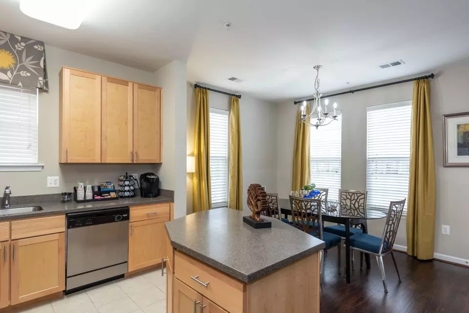  21282 Mcfadden Sq #411, Sterling, VA 20165 photo 8