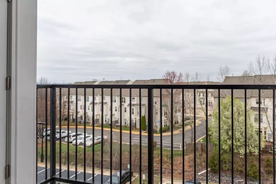  21282 Mcfadden Sq #411, Sterling, VA 20165 photo 4