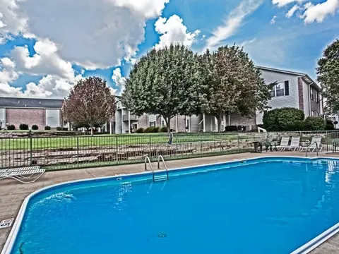 4800 N 22nd St #B15, Ozark, MO 65721