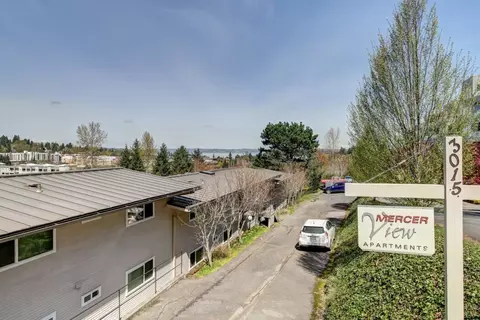 3015 81st Pl SE #204, Mercer Island, WA 98040
