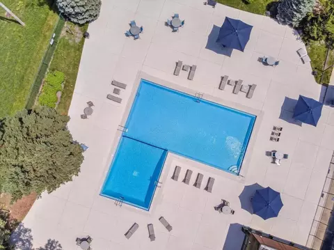 650 W Rand Rd #9A304, Arlington Heights, IL 60004