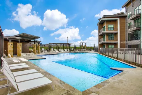 2401 Linden Dr #1401, Denton, TX 76201