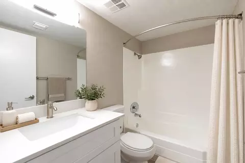 6131 N 16th St #D104, Phoenix, AZ 85016 photo 23