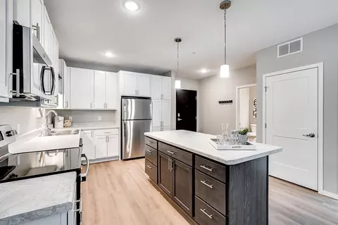 1901 W 80 12 St #1801-403, Bloomington, MN 55431