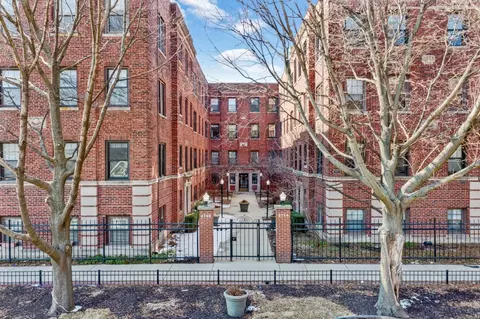 3708 N Sheffield Ave #3708-208, Chicago, IL 60613