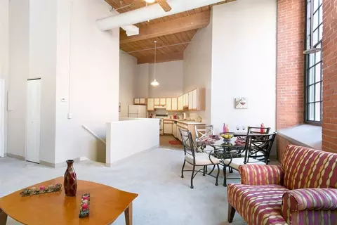 63 Elm St #220, Manchester, CT 06040