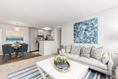 9005 Oak Village Blvd #8401, Lewis Center, OH 43035