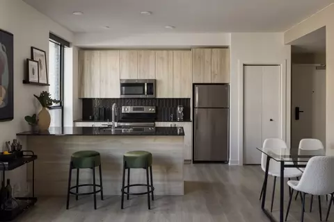 1025 E Armour Blvd #702, Kansas City, MO 64109