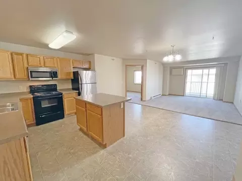2700 20th Ave SW #202, Minot, ND 58701