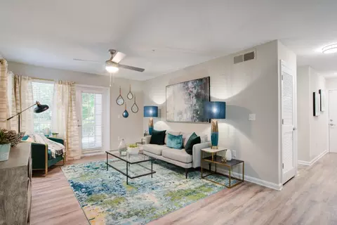 6820 W Hillsborough Ave #305, Tampa, FL 33634
