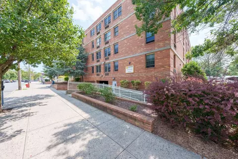 22-34 W 25th St #4K, Bayonne, NJ 07002