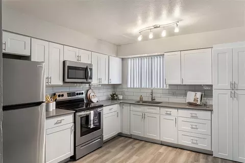 17646 N Cave Creek Rd #207, Phoenix, AZ 85032