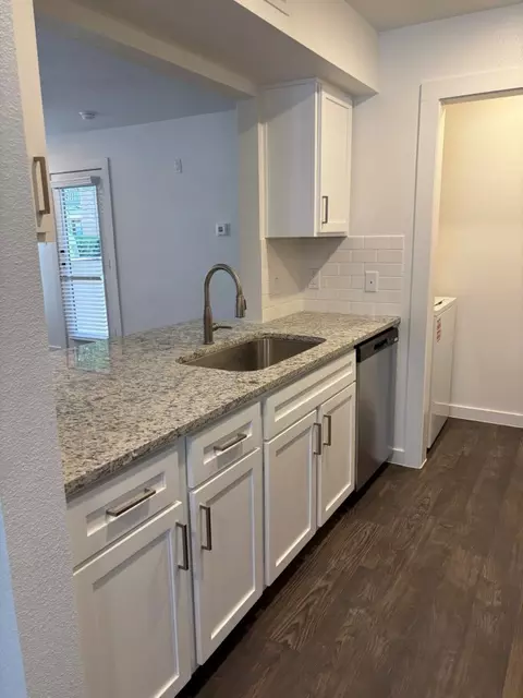 1025 W Church St #708, Livingston, TX 77351