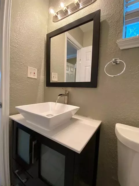4950 Live Oak St #1-111, Dallas, TX 75206