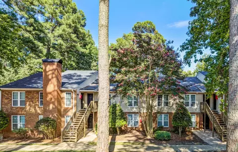 100 Hunt Club Ln #101L, Raleigh, NC 27606