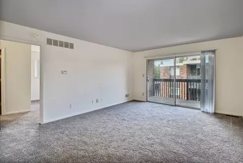 902 Burlington Dr #01-08, Flint, MI 48503