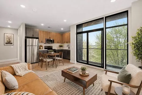 933 Penn St #PR 220, Philadelphia, PA 19123