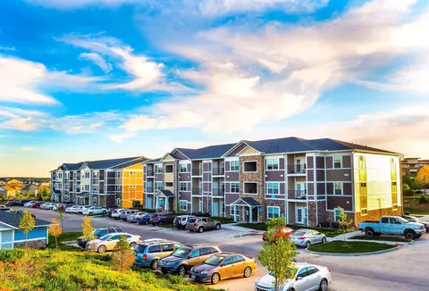 8925 Cascade Ave #5102, West Des Moines, IA 50266