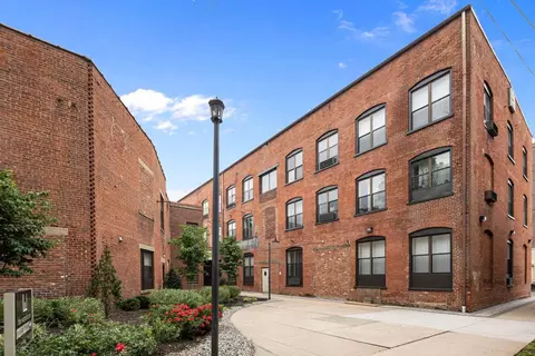 11 New St, Somerville, NJ 08876