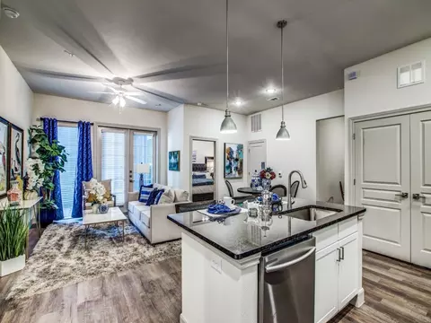 2220 Pinegate Dr #151, Houston, TX 77008