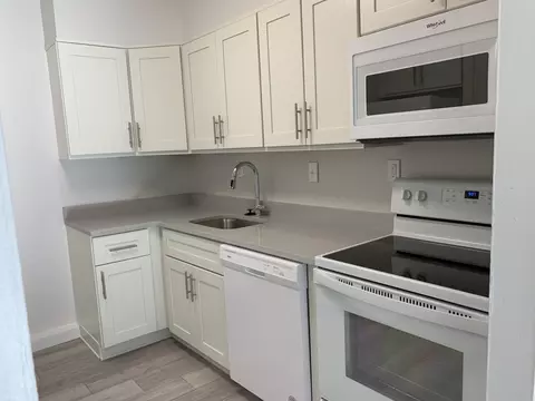 22 Township Line Rd #12, Elkins Park, PA 19027