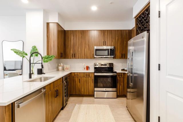 1 Bergen St #421, Harrison, NJ 07029