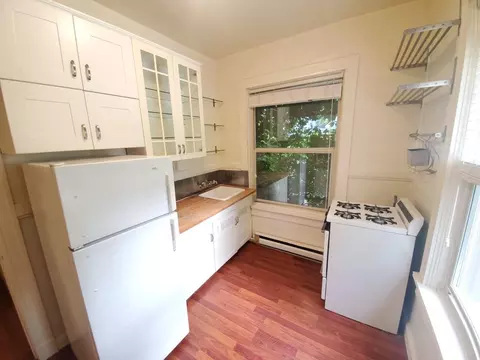 349 16th Ave E #103, Seattle, WA 98112