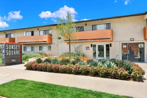 745 N Sunset Ave #B19, West Covina, CA 91790