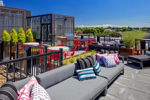 77 NE Grand Ave #601, Portland, OR 97232