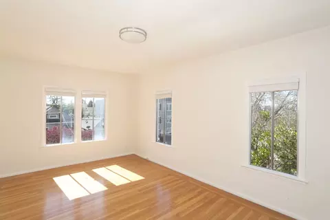 4231 Montgomery St #201, Oakland, CA 94611