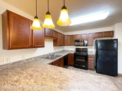 2200 33rd St NW #305, Minot, ND 58703