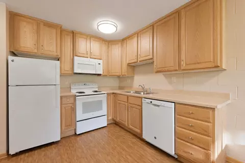 625 W 2nd St #A8, Duluth, MN 55806