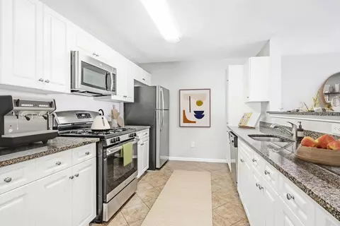 900 Crest Ln #7205, Fort Lee, NJ 07024