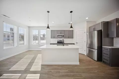 301 Plaza Cir #358, Mundelein, IL 60060
