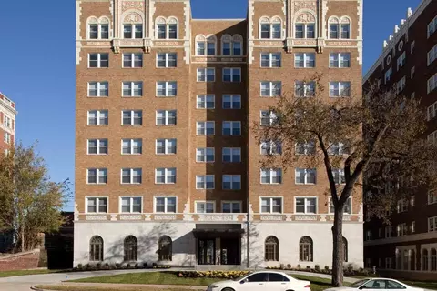 300 E Armour Blvd #511, Kansas City, MO 64111