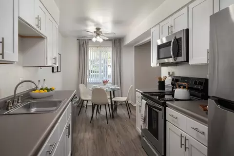 2860 Charter Blvd #24852211, Troy, MI 48083